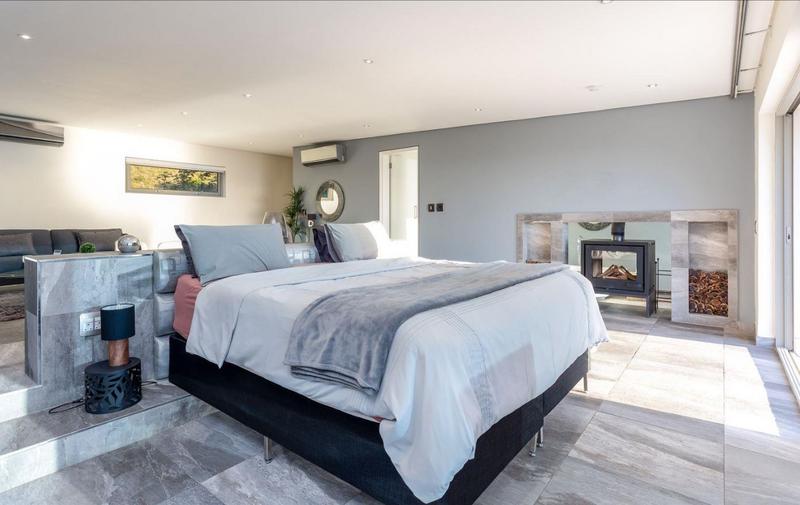 8 Bedroom Property for Sale in Llandudno Western Cape